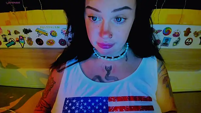 Snapshot of EllieOz chatting on 11/04/25, 03:05 EllieOz online show from 11/04/25, 03:05