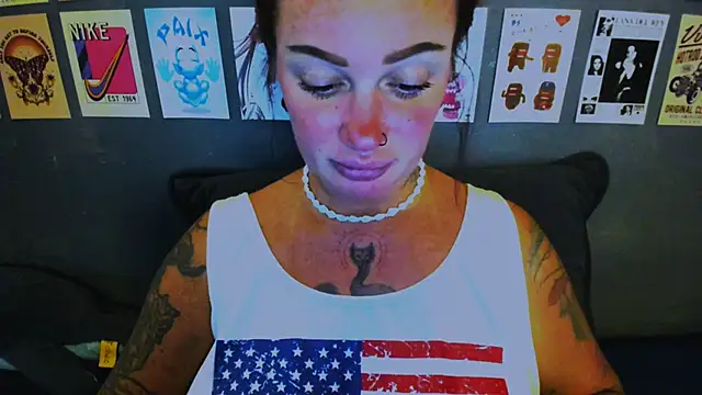 Snapshot of EllieOz chatting on 04/13/26, 04:55 EllieOz online show from 04/13/26, 04:55