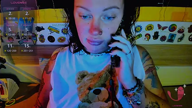 Snapshot of EllieOz chatting on 11/20/25, 05:57 EllieOz online show from 11/20/25, 05:57