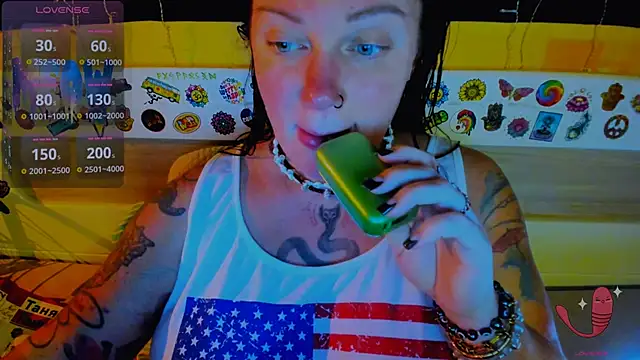 Snapshot of EllieOz chatting on 10/30/25, 04:48 EllieOz online show from 10/30/25, 04:48