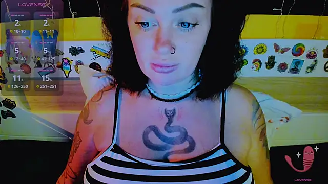 Snapshot of EllieOz chatting on 11/25/25, 05:46 EllieOz online show from 11/25/25, 05:46