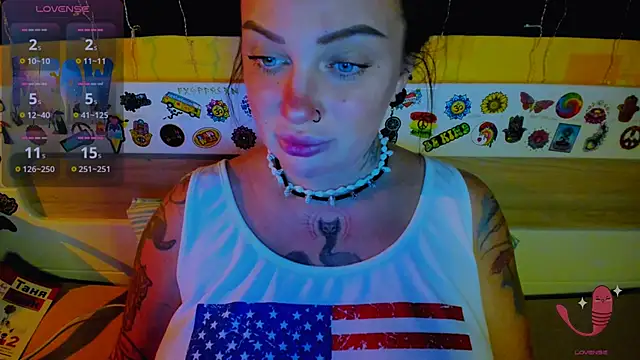 Snapshot of EllieOz chatting on 11/14/25, 03:26 EllieOz online show from 11/14/25, 03:26