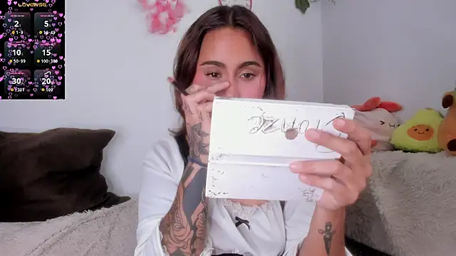 Violette-Ramirez01 online show from 10/11/25, 06:09