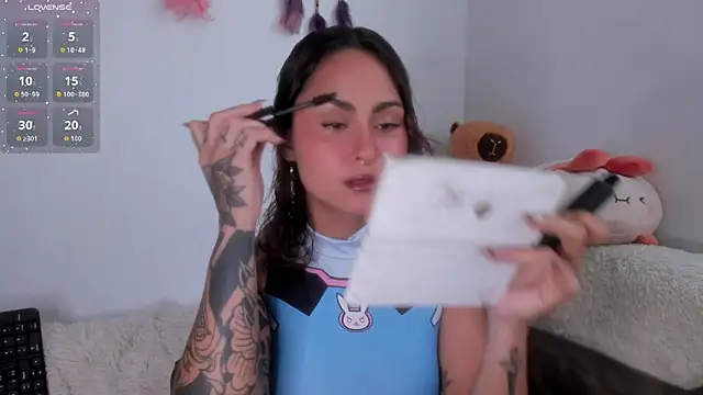 Violette-Ramirez01 online show from 12/18/25, 06:45