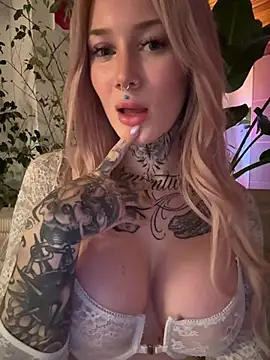 Snapshot of Stella-Kink chatting on 02/22/25, 10:40 Stella-Kink online show from 02/22/25, 10:40