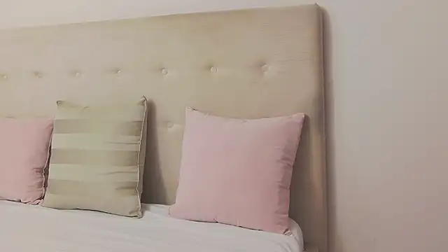 CassieHilton online show from 10/31/25, 07:43