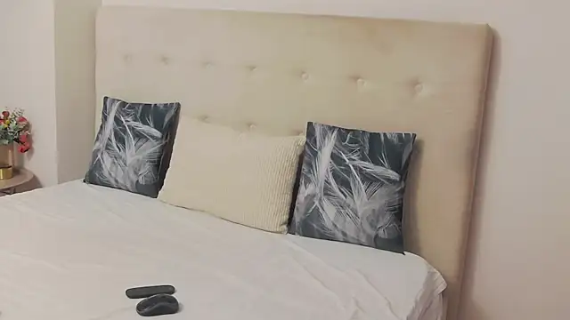 CassieHilton online show from 10/19/25, 07:05