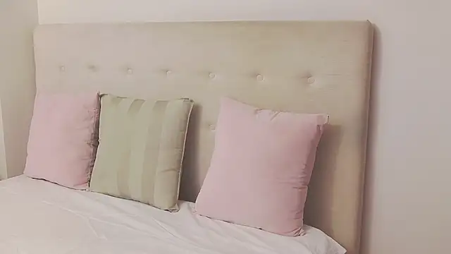 CassieHilton online show from 11/20/25, 08:09