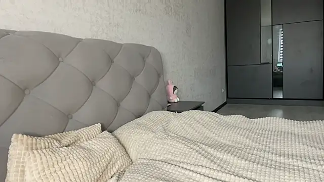 GracefulCharm online show from 03/23/25, 05:43