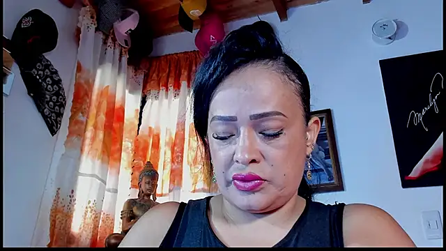 Snapshot of seleneh chatting on 09/26/25, 08:16 seleneh online show from 09/26/25, 08:16