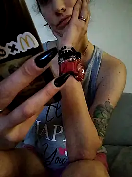 LauraBaby online show from 11/30/25, 01:45