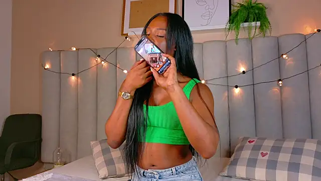 nahomi campbell online show from 11/17/25, 07:40