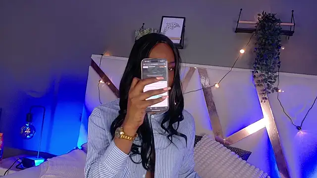 nahomi campbell online show from 11/01/25, 08:03