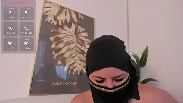 Amina hafsa online show from 12/17/25, 05:40