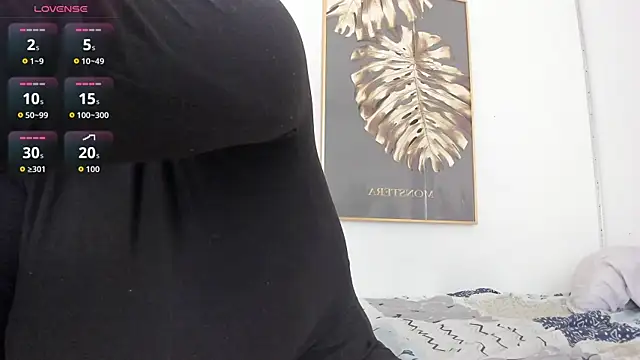 Amina hafsa online show from 04/13/26, 07:51