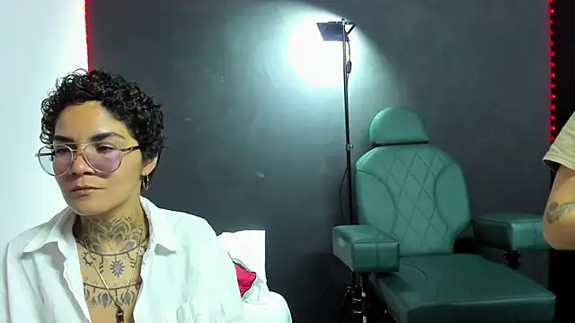 anaroman01 online show from 11/15/25, 02:37