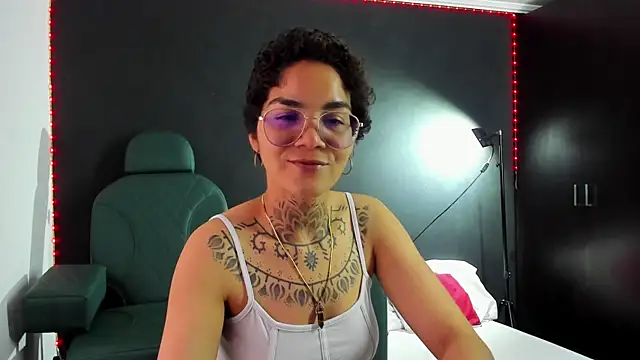 anaroman01 online show from 11/15/25, 04:22