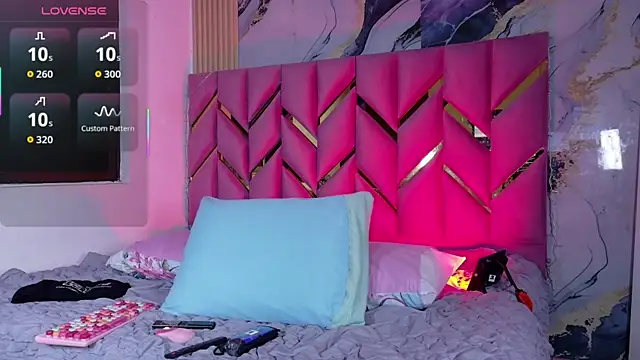 daddyissuesss  online show from 11/13/25, 07:40