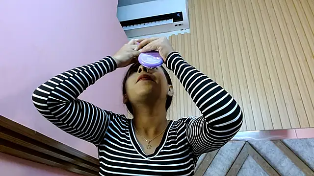 VeronicaRobles online show from 10/30/25, 09:11