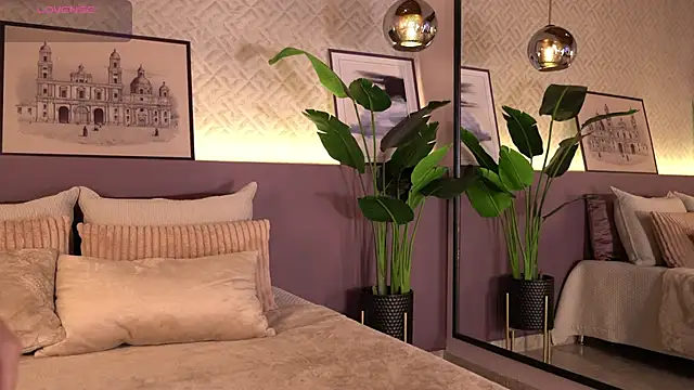 ElleDiane online show from 12/22/25, 12:33