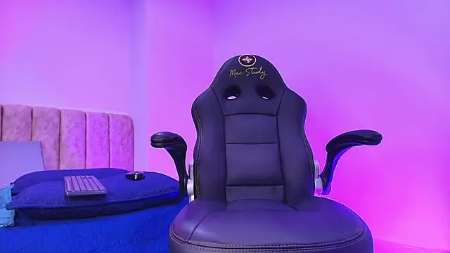 Snapshot of arl_chloee chatting on 01/14/26, 03:10 arl chloee online show from 01/14/26, 03:10