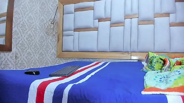 arl chloee online show from 11/08/25, 03:10