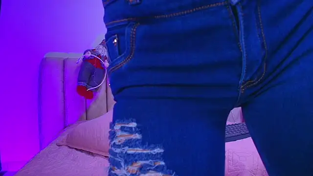 arl chloee online show from 12/17/25, 03:11