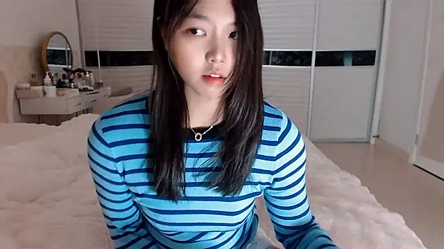 Snapshot of -Lucky_Girl chatting on 03/12/25, 11:43 -Lucky Girl online show from 03/12/25, 11:43