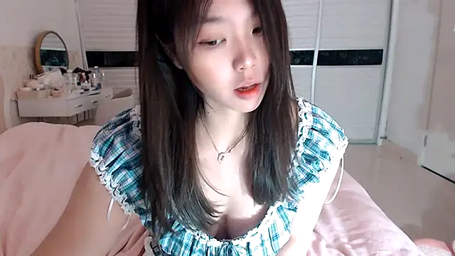 Snapshot of -Lucky_Girl chatting on 03/19/25, 12:59 -Lucky Girl online show from 03/19/25, 12:59