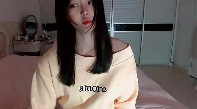 Snapshot of -Lucky_Girl chatting on 02/26/25, 01:46 -Lucky Girl online show from 02/26/25, 01:46