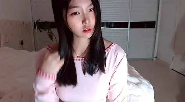 Snapshot of -Lucky_Girl chatting on 03/03/25, 02:00 -Lucky Girl online show from 03/03/25, 02:00