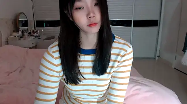 Snapshot of -Lucky_Girl chatting on 03/20/25, 01:13 -Lucky Girl online show from 03/20/25, 01:13