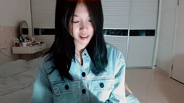 Snapshot of -Lucky_Girl chatting on 09/29/25, 12:11 -Lucky Girl online show from 09/29/25, 12:11