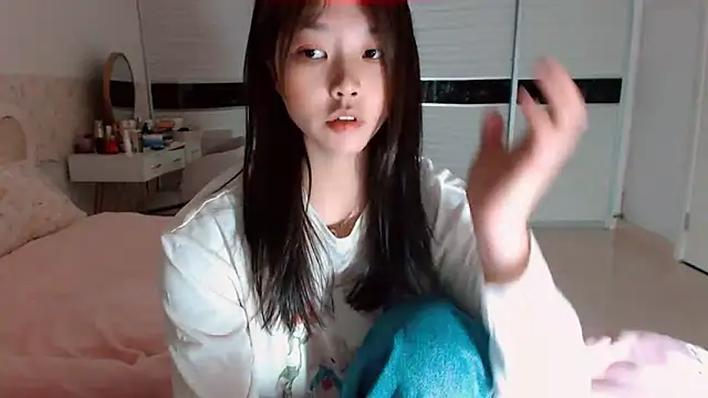 -Lucky Girl online show from 04/12/26, 01:36