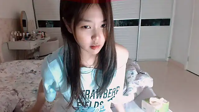 Snapshot of -Lucky_Girl chatting on 07/01/26, 02:17 -Lucky Girl online show from 07/01/26, 02:17