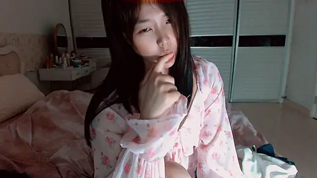 Snapshot of -Lucky_Girl chatting on 04/20/26, 02:29 -Lucky Girl online show from 04/20/26, 02:29