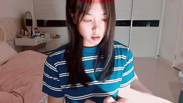 Snapshot of -Lucky_Girl chatting on 04/24/26, 01:02 -Lucky Girl online show from 04/24/26, 01:02