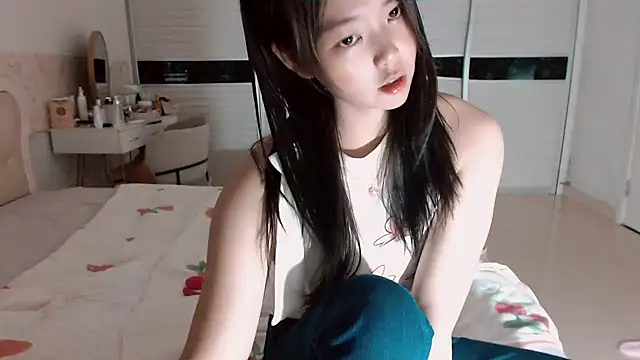 Snapshot of -Lucky_Girl chatting on 07/22/26, 12:40 -Lucky Girl online show from 07/22/26, 12:40