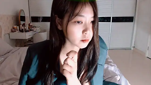 Snapshot of -Lucky_Girl chatting on 05/27/26, 02:35 -Lucky Girl online show from 05/27/26, 02:35