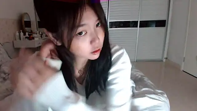 Snapshot of -Lucky_Girl chatting on 10/21/25, 08:03 -Lucky Girl online show from 10/21/25, 08:03