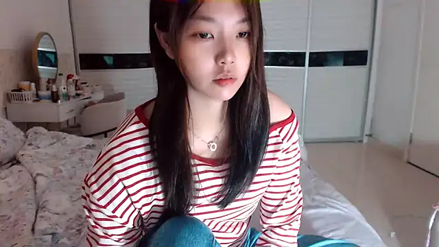 Snapshot of -Lucky_Girl chatting on 05/24/26, 01:27 -Lucky Girl online show from 05/24/26, 01:27