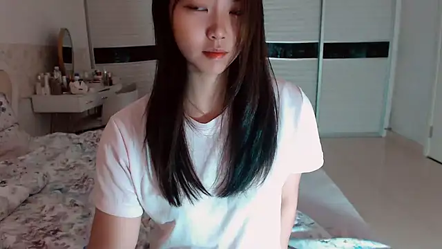 Snapshot of -Lucky_Girl chatting on 07/05/26, 02:16 -Lucky Girl online show from 07/05/26, 02:16