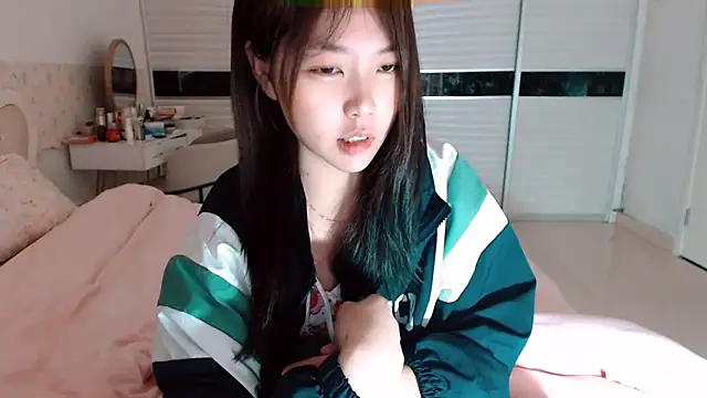 -Lucky Girl online show from 04/12/26, 01:31