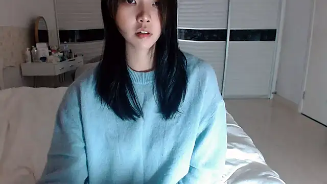 Snapshot of -Lucky_Girl chatting on 10/17/25, 05:11 -Lucky Girl online show from 10/17/25, 05:11