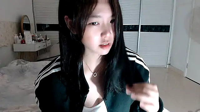 Snapshot of -Lucky_Girl chatting on 10/09/25, 01:33 -Lucky Girl online show from 10/09/25, 01:33