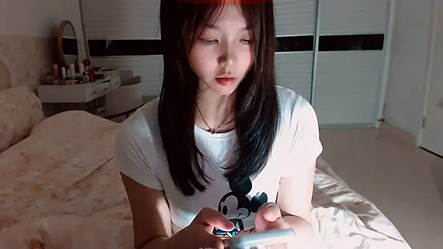 Snapshot of -Lucky_Girl chatting on 05/06/26, 01:15 -Lucky Girl online show from 05/06/26, 01:15