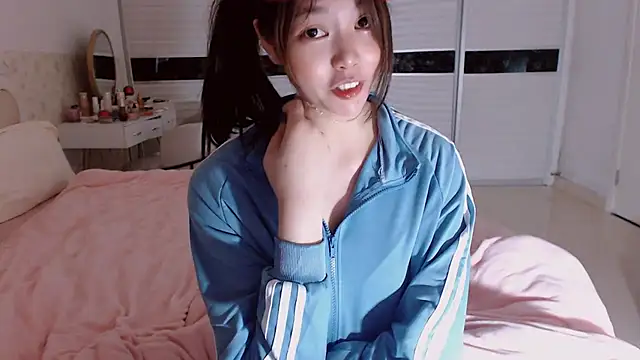 Snapshot of -Lucky_Girl chatting on 05/04/26, 02:31 -Lucky Girl online show from 05/04/26, 02:31