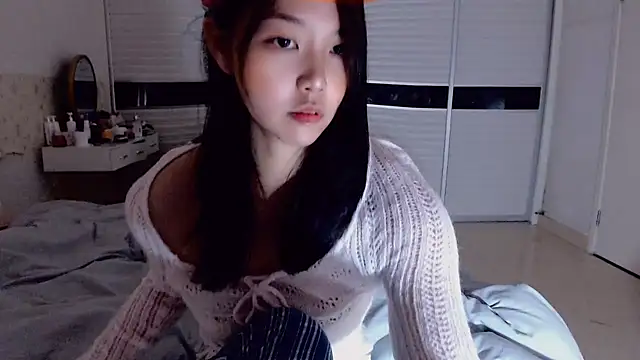 Snapshot of -Lucky_Girl chatting on 10/01/25, 01:48 -Lucky Girl online show from 10/01/25, 01:48