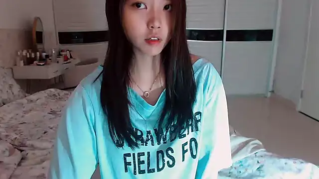 Snapshot of -Lucky_Girl chatting on 07/01/26, 02:12 -Lucky Girl online show from 07/01/26, 02:12