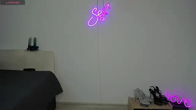 Snapshot of Bitch_Coin chatting on 10/14/25, 08:59 Bitch Coin online show from 10/14/25, 08:59